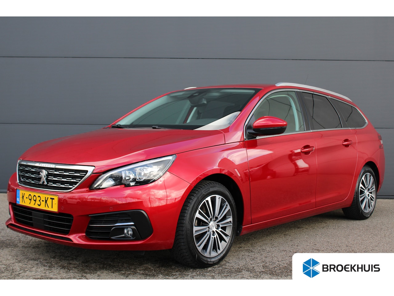 Peugeot 308 SW - 1.2 PureTech Blue Lease Allure | Navigatie | Camera | Trekhaak | Apple carplay | Parkeerhu - AutoWereld.nl