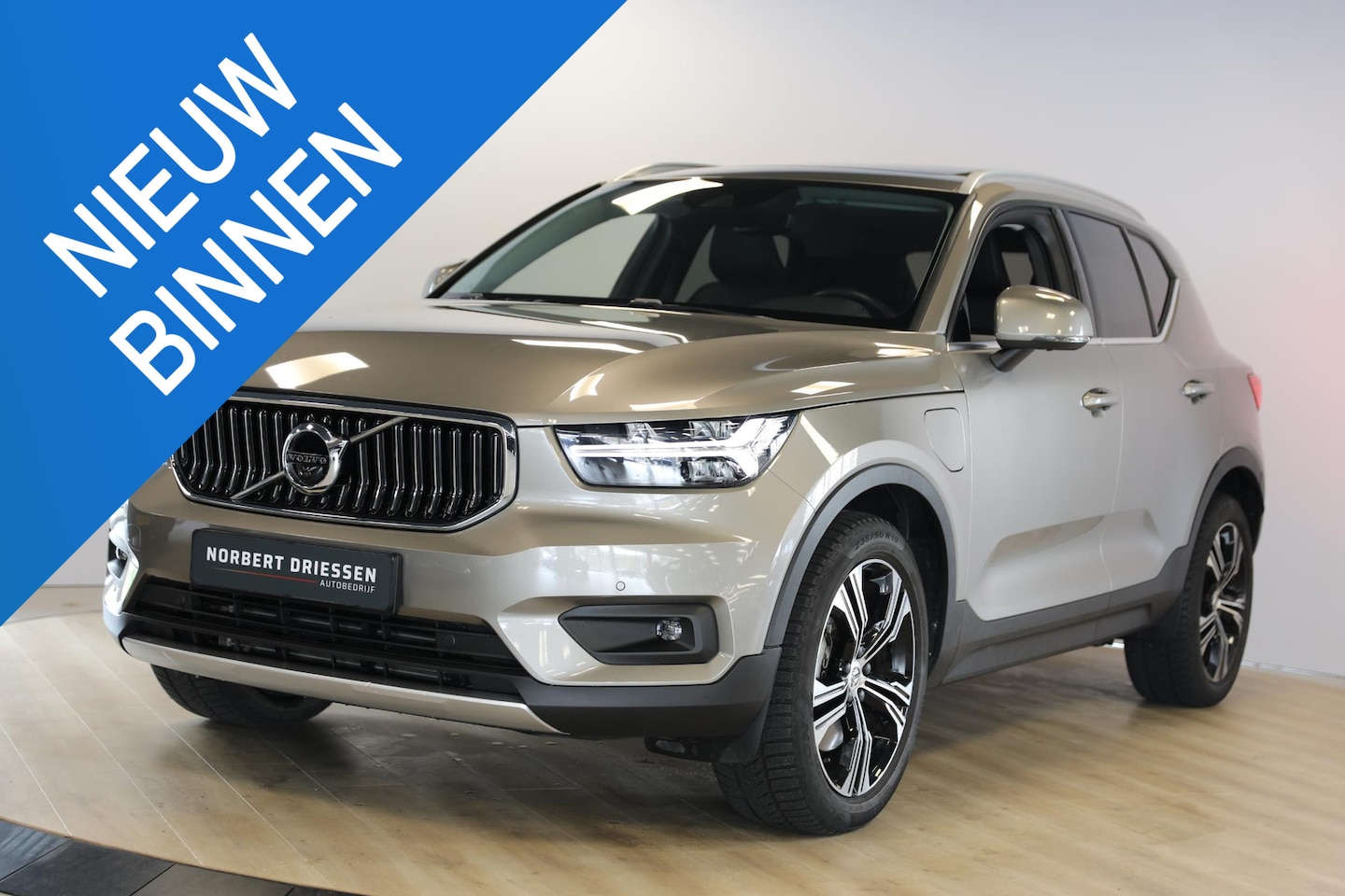 Volvo XC40 - 1.5 T5 Recharge Inscription | Schuif- kanteldak | Trekhaak | 360 Camera - AutoWereld.nl