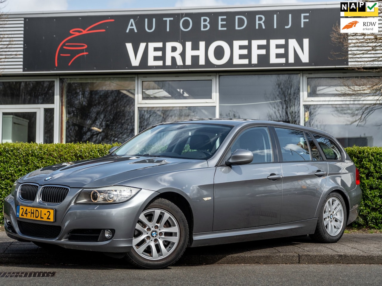 BMW 3-serie Touring - 318i Business Line - CLIMATE / CRUISE - TREKHAAK - XENON - LEDER - MULTISTUUR - SPRAAKBEDI - AutoWereld.nl