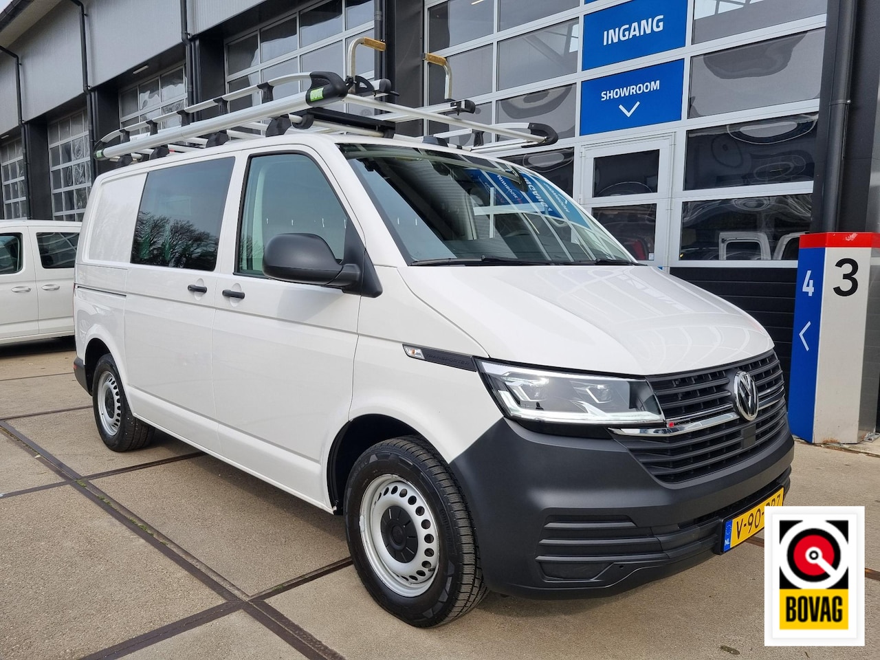 Volkswagen Transporter - 2.0 TDI L1H1 150pk. 4Motion 3-Pers. / Bott bedrijfswageninrichting - AutoWereld.nl