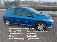 Peugeot 206 - 1.4 Génération Cruise control - Nieuwe apk - Airco - 2 sleutels - Trekhaak - Nieuwe banden - Centr vergr