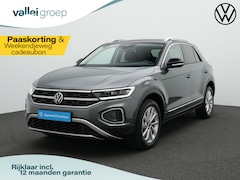 Volkswagen T-Roc - 1.5 TSI 150 pk DSG Style | Trekhaak | Navigatie | Stoelverwarming | Parkeersensoren voor/a