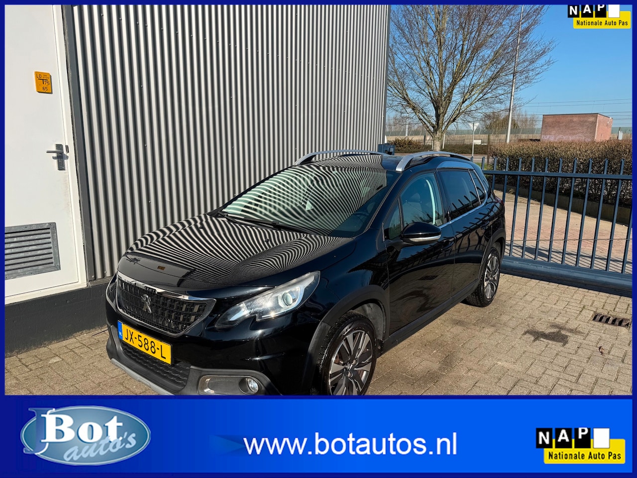Peugeot 2008 - 1.2 PureTech Allure NAVI / ECC / CRUISE / SENSOREN / PANODAK / TREKHAAK - AutoWereld.nl