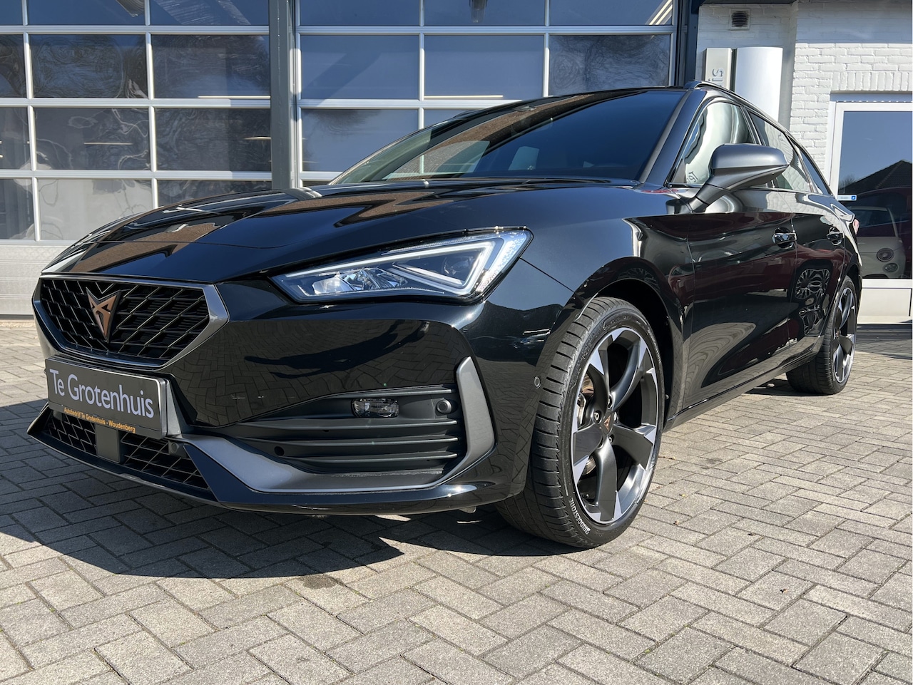 CUPRA Leon Sportstourer - 1.5 eTSI Business Edition Plus Schuif/Kantel dak 1 - AutoWereld.nl