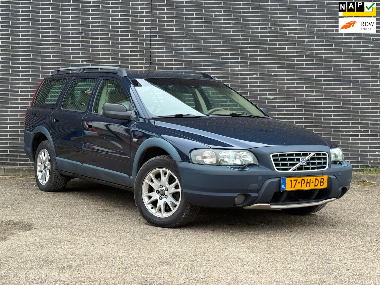 Volvo XC70 - 2.4 D5 Comfort Line Automaat, Leder, APK 12-'26! - AutoWereld.nl