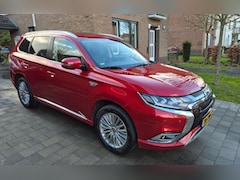 Mitsubishi Outlander - 2.4 PHEV Intense+ Mitsubishi Outlander 2.4 PHEV 240pk 4WD Aut Intense+ | Trekhaak | Winterbanden incl velgen