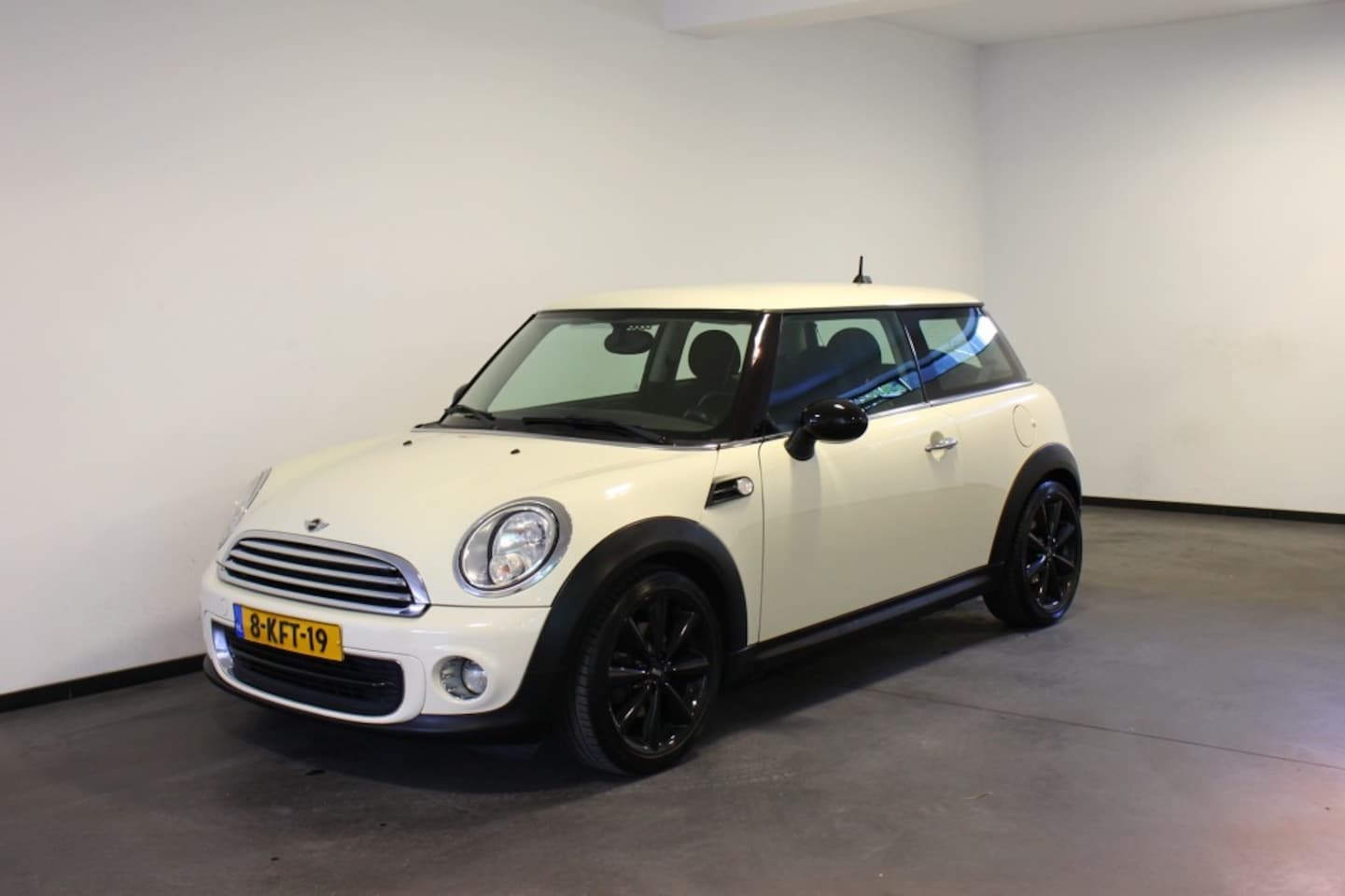 MINI Cooper - 1.6 ONE HOLLANDSTREET EDITION, Navi, PDC, Airco, Stoelverw - AutoWereld.nl