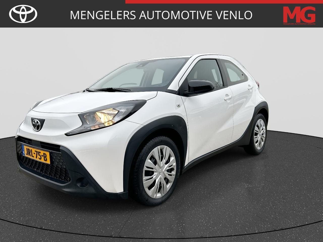 Toyota Aygo X - 1.0 VVT-i MT Play RIJKLAAR | Airco | Camera | Cruise Control Adaptief | Navi via App - AutoWereld.nl