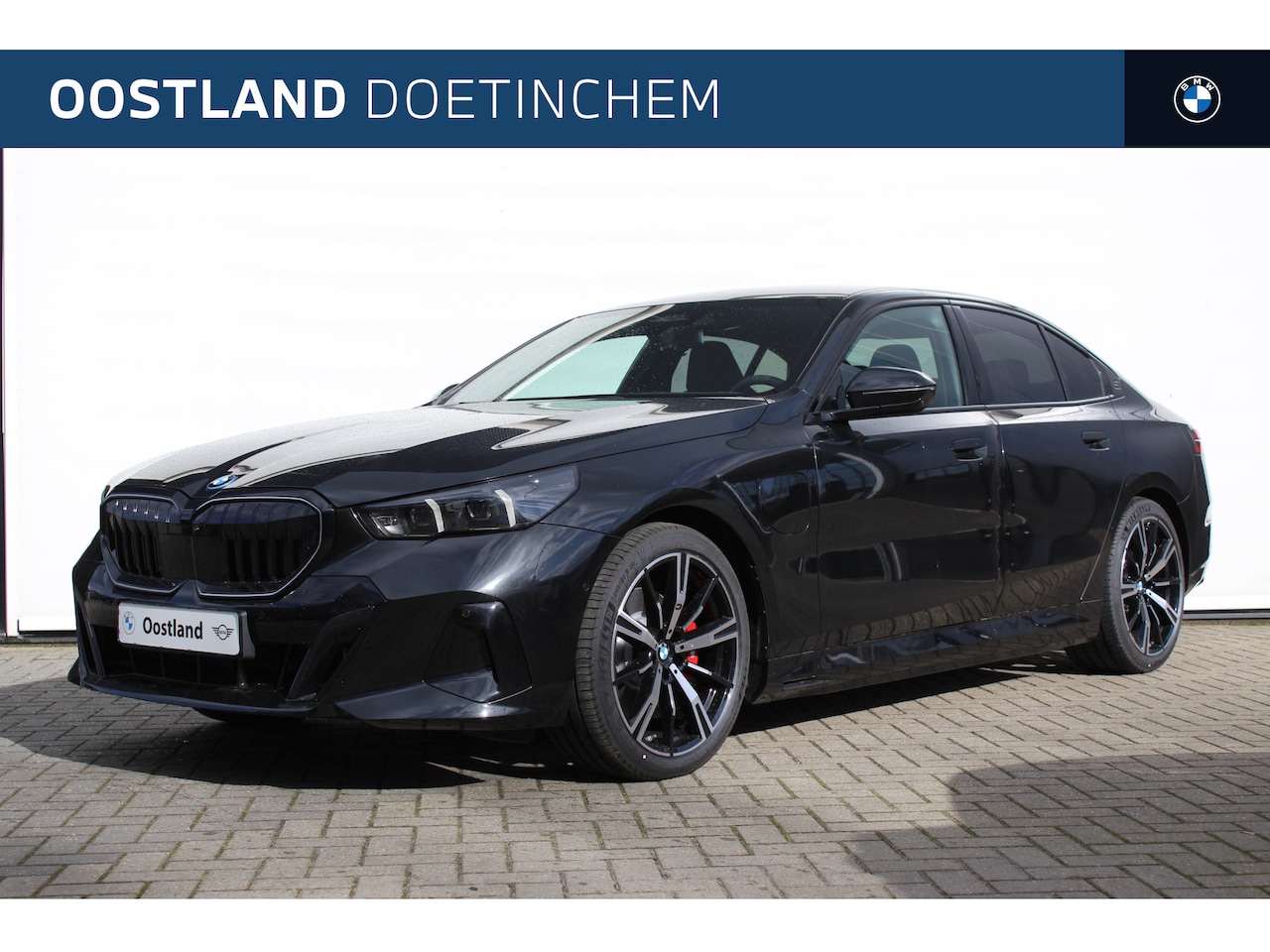 BMW 5-serie - 530e M Sport Automaat / Panoramadak / Trekhaak / M Multifunctionele Stoelen / Bowers & Wil - AutoWereld.nl