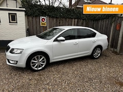 Skoda Octavia - 1.2 TSI GRT AMB. BNS ecc, cruise, apple car play