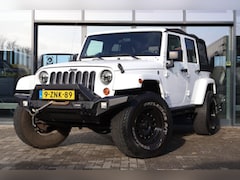Jeep Wrangler - 3.8i V6 Aut. Sahara 4 drs JK 4x4 / LED / SOFTTOP