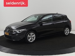 Volkswagen Golf - 1.0 eTSI Life | Camera | Massage | Carplay | Adaptive cruise | Memory | Navigatie | Sfeerv