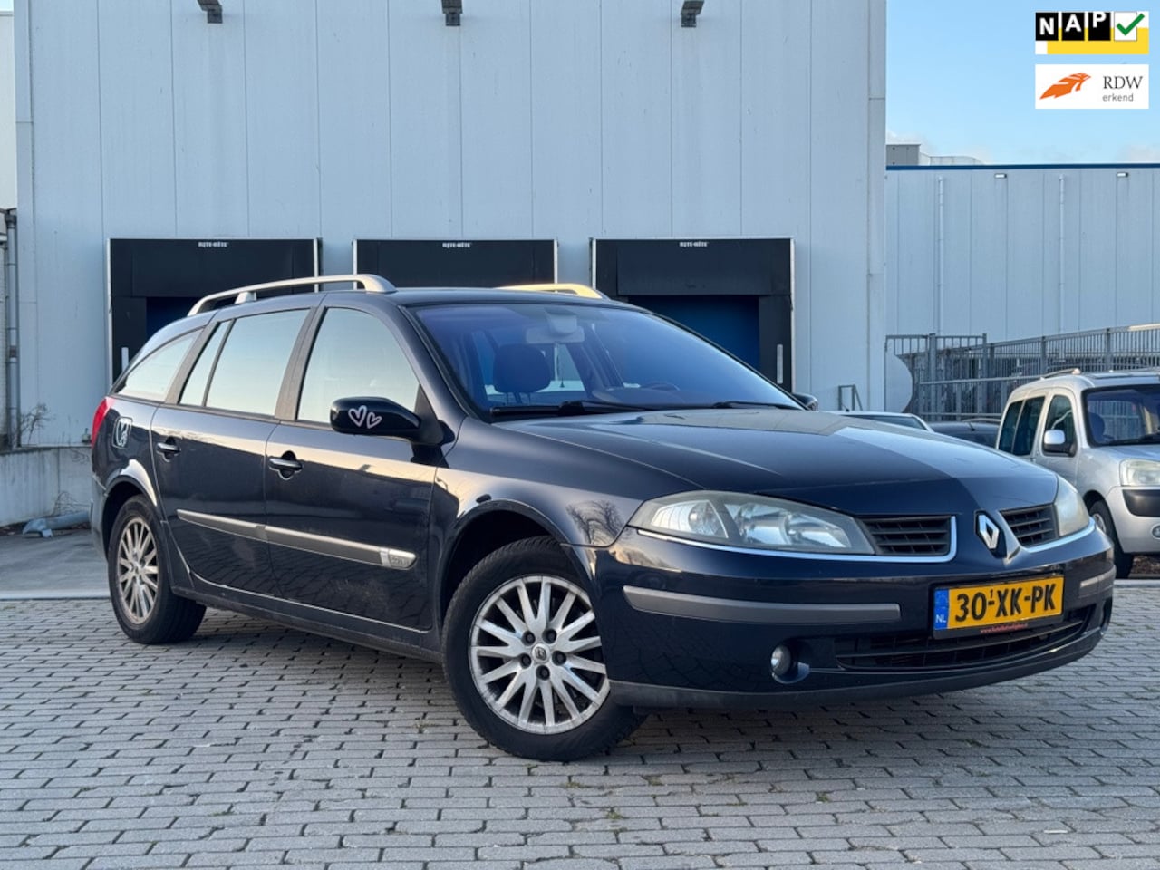 Renault Laguna Grand Tour - 2.0-16V Business APK Clima Cruise NAP - AutoWereld.nl