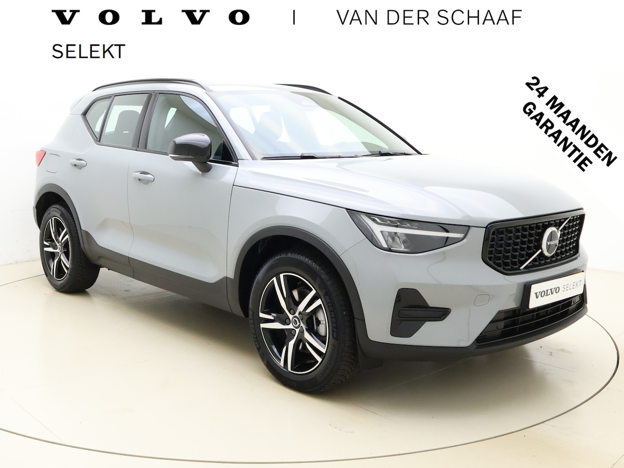 Volvo XC40 - B4 211pk Plus Dark / Elektr. stoelen / H&K audio / Trekhaak / Stoel/- en stuurverwarming / - AutoWereld.nl