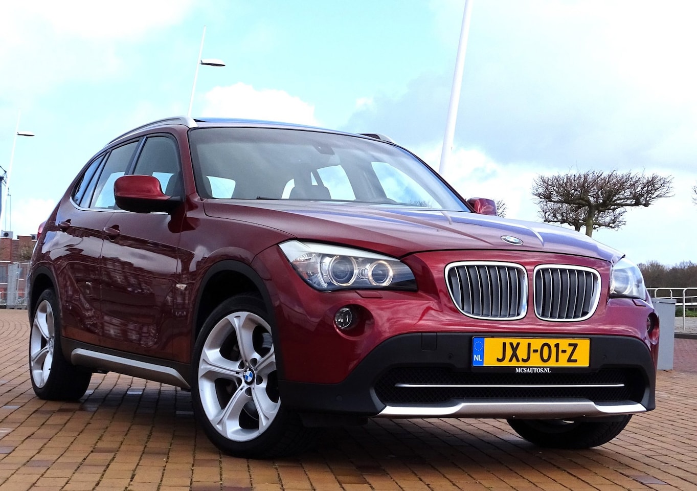 BMW X1 - XDrive28i EXE 258pk Pano Leer Memory vol! - AutoWereld.nl