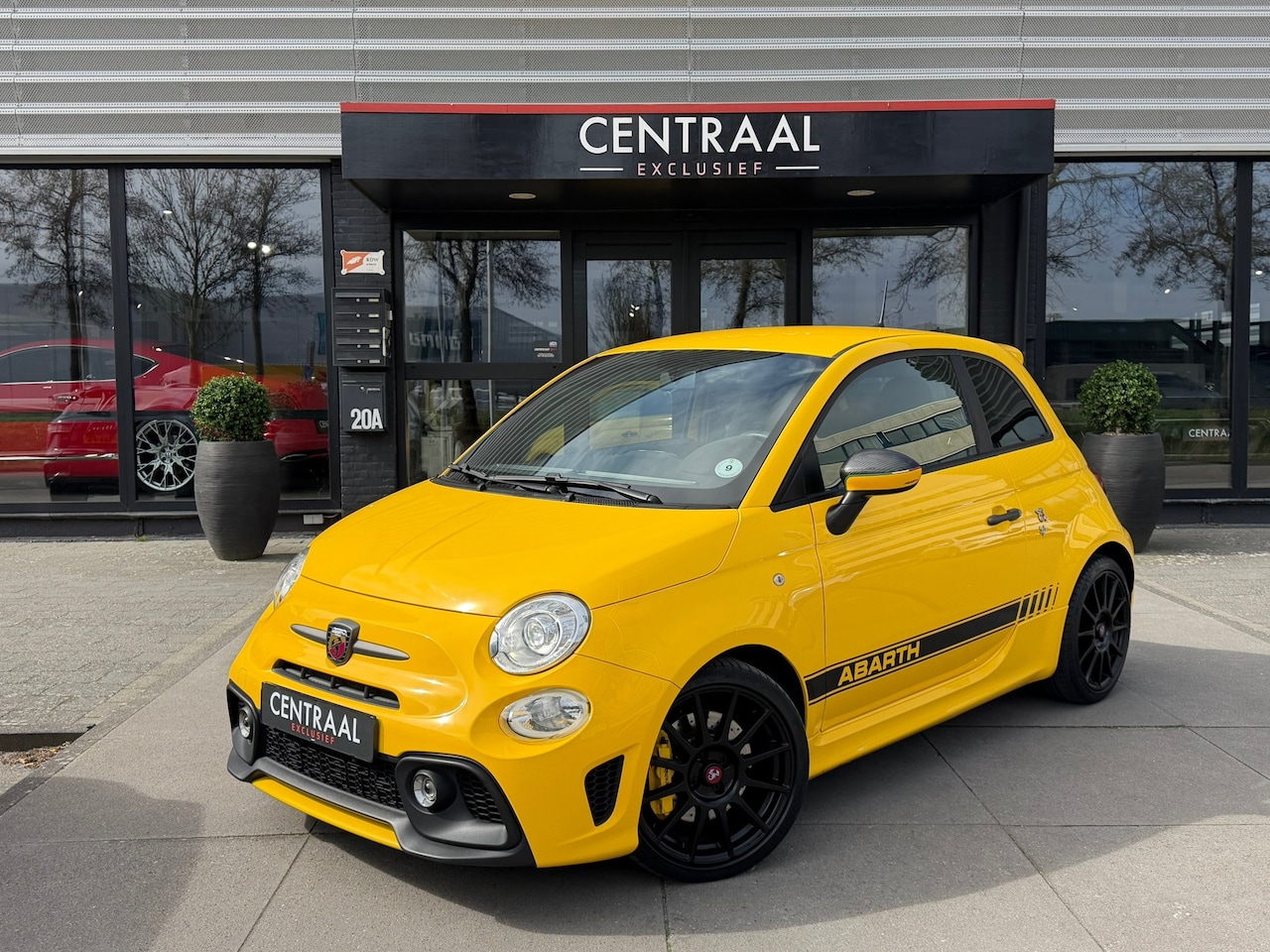 Abarth 595 - 500 1.4 T-Jet Abarth Competizione Sabelt|180PK|Navi|Carbon - AutoWereld.nl