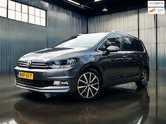Volkswagen Touran - 1.4 TSI Connected Series 7p Carplay_Stuur/stoelverw_Trekh