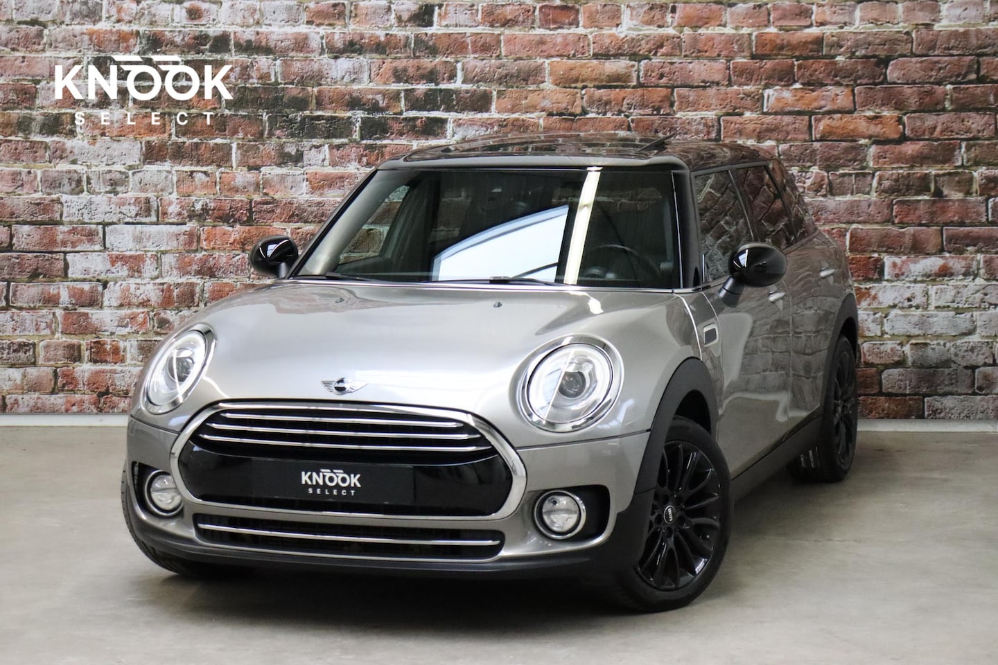 MINI Clubman - Cooper Business Automaat / Navigatiesysteem / Panoramadak / Climate Control / LED / 17 Inc - AutoWereld.nl