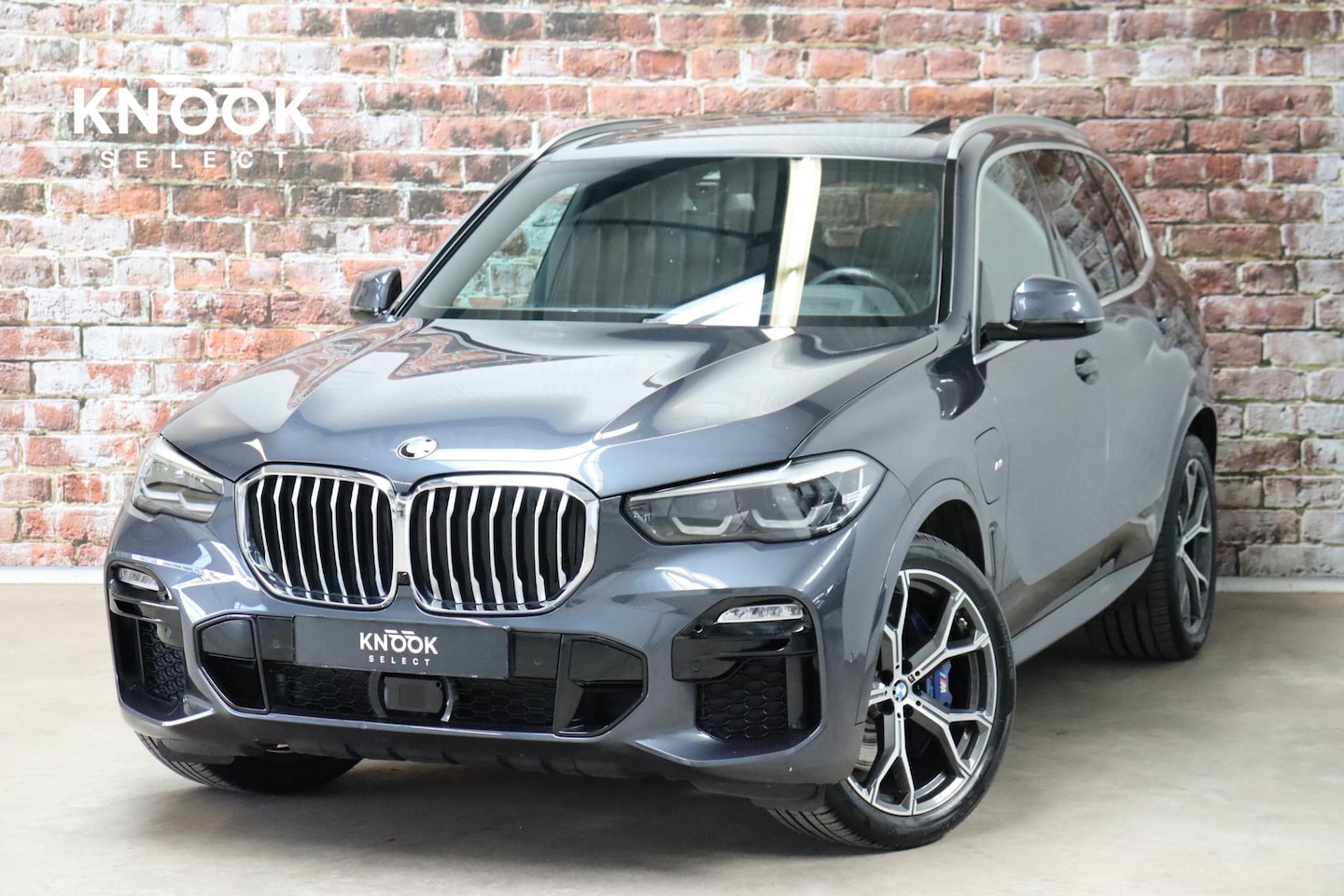 BMW X5 - xDrive45e High Executive M Sport Pakket Automaat / Live Cockpit Professional / Panoramadak - AutoWereld.nl