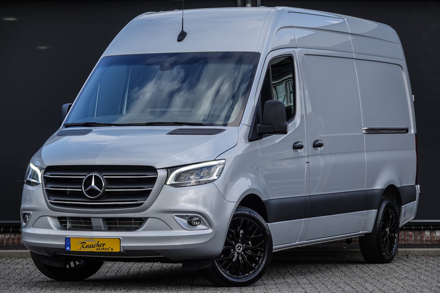 Mercedes-Benz Sprinter - L2H2 317Cdi 170Pk 9G-Tronic | 2x Schuifdeur | RWD | Iridium Zilver | 19'' - AutoWereld.nl