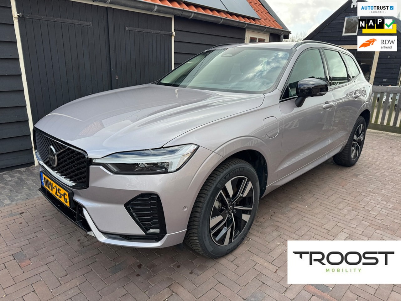 Volvo XC60 - 2.0 T6 Plug-in hybrid AWD Plus Dark | Nwe Model | Softleder|Pano|HUD|Electr. Trekhaak - AutoWereld.nl
