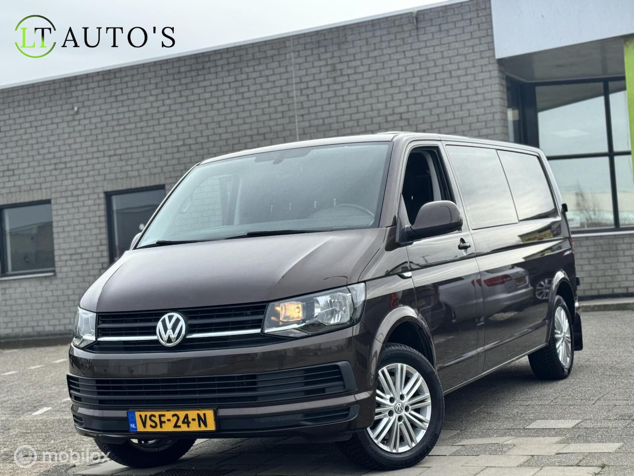 Volkswagen Transporter - 2.0 TDI L2H1 DC Trendline|DSG 6 Zits - AutoWereld.nl