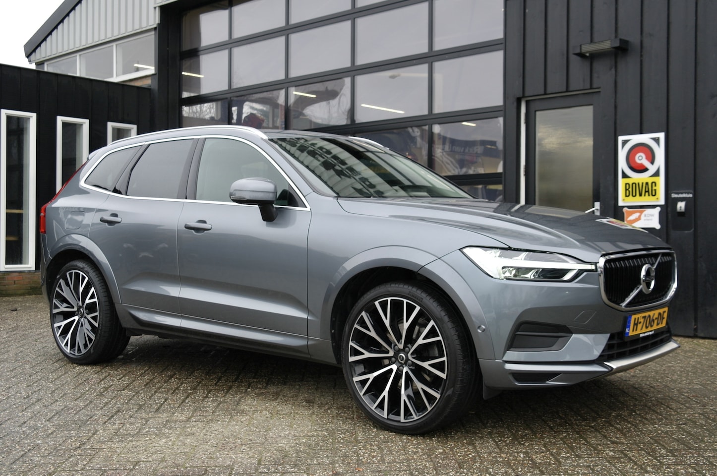 Volvo XC60 - 2.0 B5 Momentum Pro | NL-Auto | 22'' | Trekhaak | Carplay - AutoWereld.nl