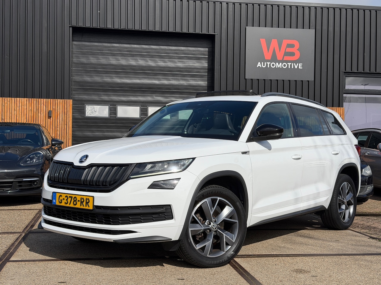 Skoda Kodiaq - 1.5 TSI Sportline Business 1.5 TSI Sportline Business, adapt. Cruise, Pano, Trekhaak, Automaat, Carplay, Sfeerverlich - AutoWereld.nl