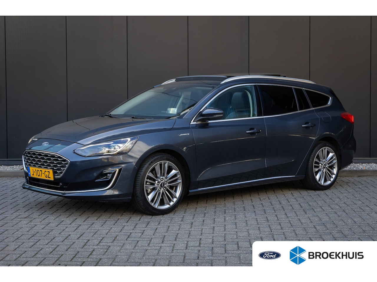 Ford Focus Wagon - 1.5 EcoBoost Vignale | Trekhaak | Panoramadak | Adaptive LED | Adaptive Cruise | Alle opti - AutoWereld.nl