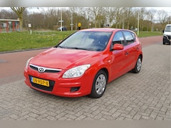 Hyundai i30 - 1.4i Active Cool NL-Auto / Airco / Correct onderh. / Blanke lak deels los