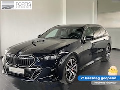 BMW 5-serie Touring - 540d xDrive M-SPORT Pro * LED, PANORAMA, LEDER, 20-inch LMV, ICONIC GLOW, TREKH * Ex - € 2
