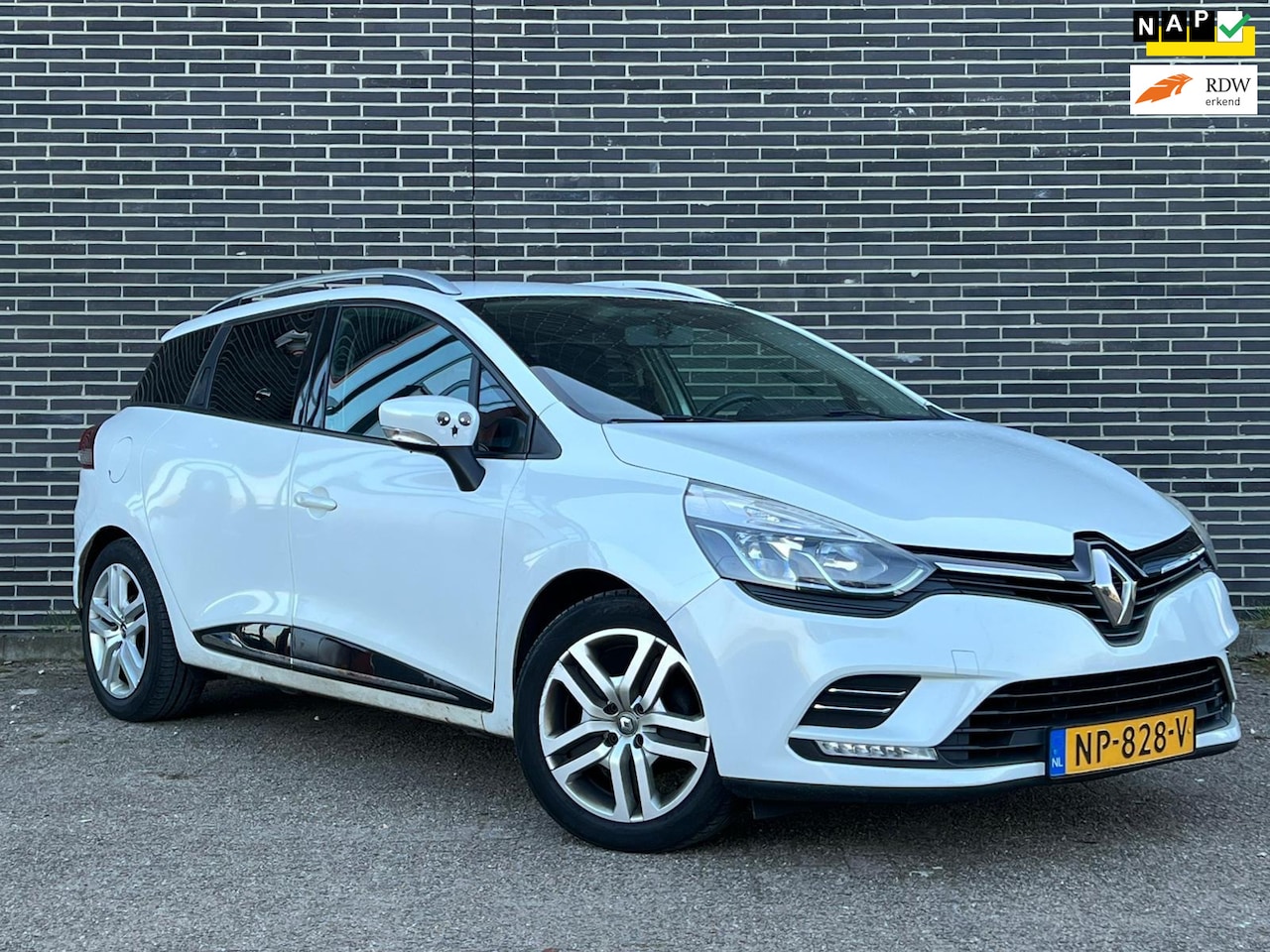 Renault Clio Estate - 1.5 dCi Ecoleader Zen Airco, Navi, Euro 6! - AutoWereld.nl