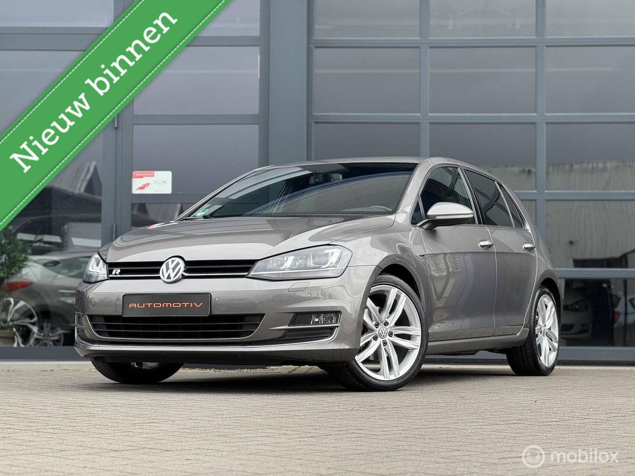 Volkswagen Golf - 1.4 TSI ACT R-LINE / XENON, LED - AutoWereld.nl