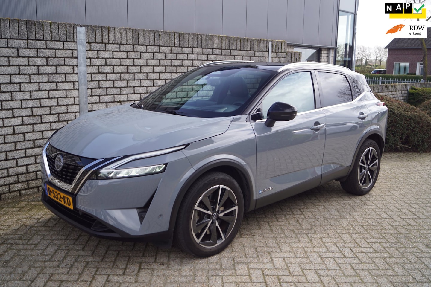 Nissan Qashqai - 1.5 e-Power Tekna Plus Autom Panodak Leder Stoel/Stuur Verw Navi Camera Head-Up Clima Adap - AutoWereld.nl