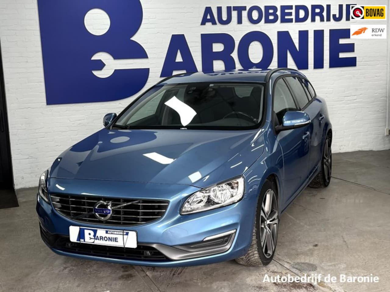 Volvo V60 - 1.6 T3 Momentum 1.6 T3 Momentum, dealer onderhouden 18inch - AutoWereld.nl