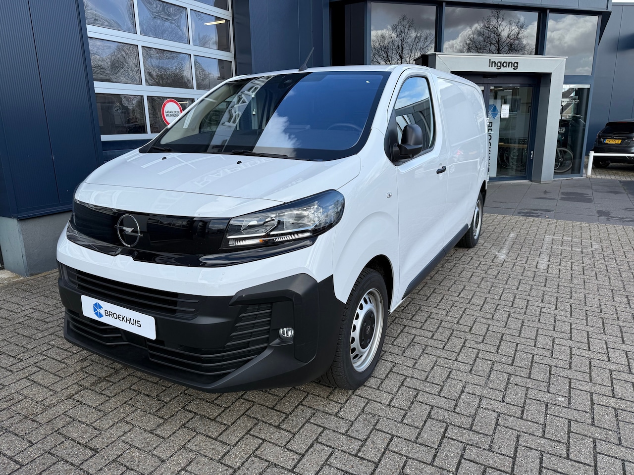 Opel Vivaro - 2.0 Diesel 145 L2 | 3 Zitplaatsen | Camera | Voorstoelen & Stuur Verwarmd | Cruise | DAB | - AutoWereld.nl