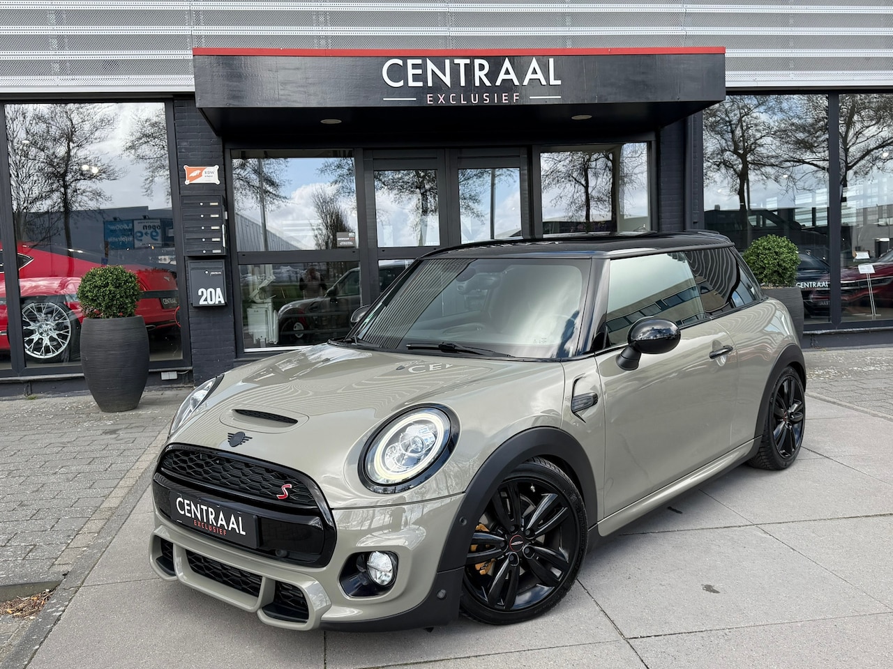 MINI John Cooper Works - Mini 2.0 S JCW Autom. 192PK|Harman&Kardon|Carplay|PDC|JCW-Uitlaat - AutoWereld.nl