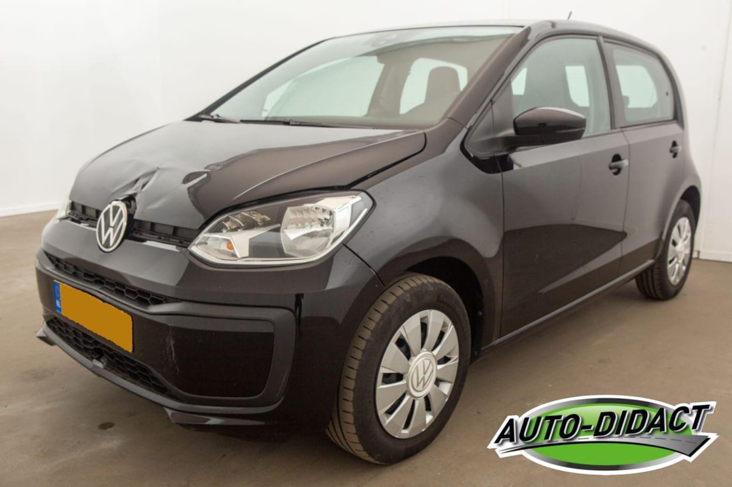 Volkswagen Up! - 1.0 Airco 50.025 km NAP - AutoWereld.nl