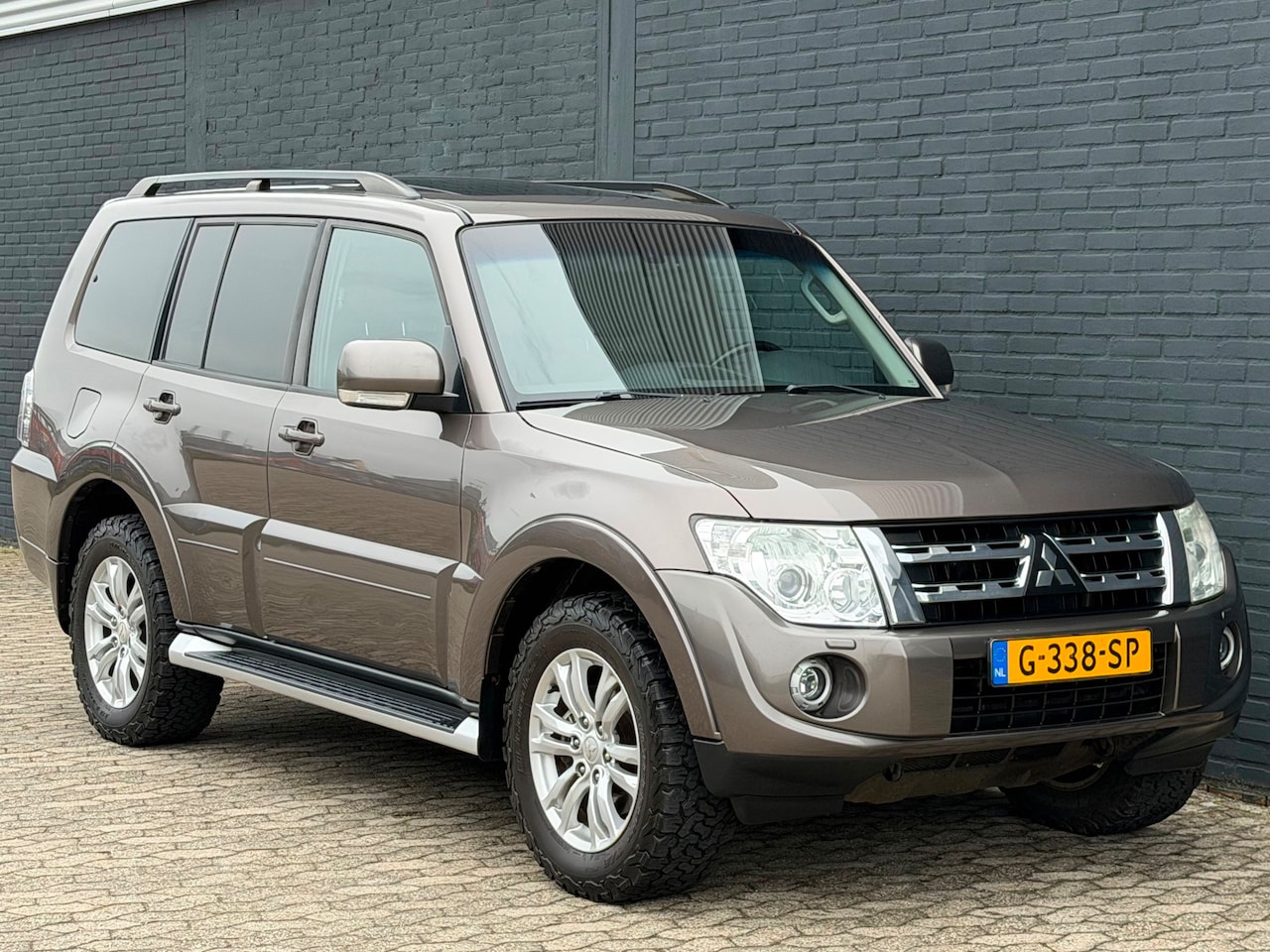Mitsubishi Pajero - 3.2 DI-D Instyle NAVI LEER PANO TREKHAAK TOPSTAAT 7 PERSOONS - AutoWereld.nl