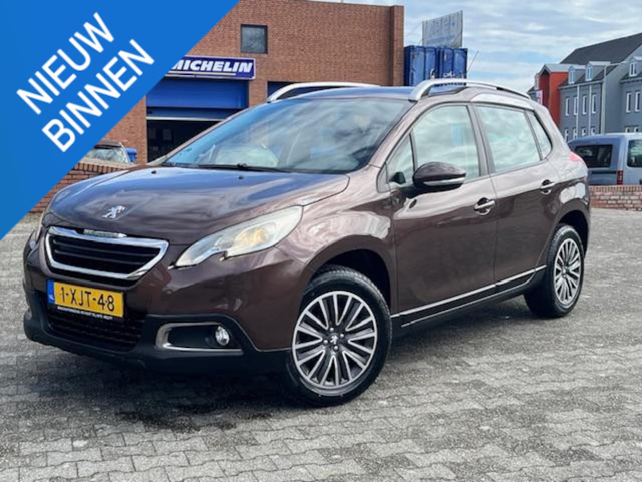 Peugeot 2008 - 1.2 VTi automaat, Navi , nwe all season banden - AutoWereld.nl