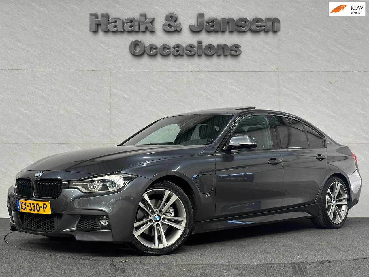 BMW 3-serie - 330e High Executive M-Sport Panoramdak Pdc - AutoWereld.nl