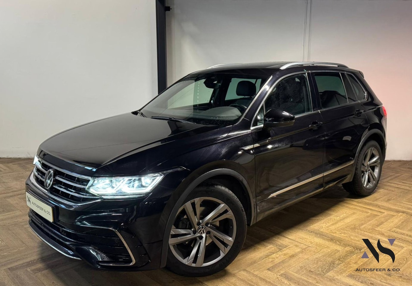 Volkswagen Tiguan - 1.5 TSI R-Line PANO KEYLESS CAM - AutoWereld.nl