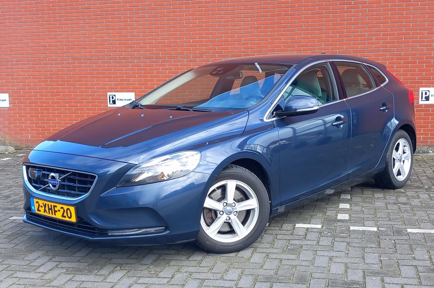 Volvo V40 - 2.0 D4 190PK Summum Business Leder/Navigatie - AutoWereld.nl