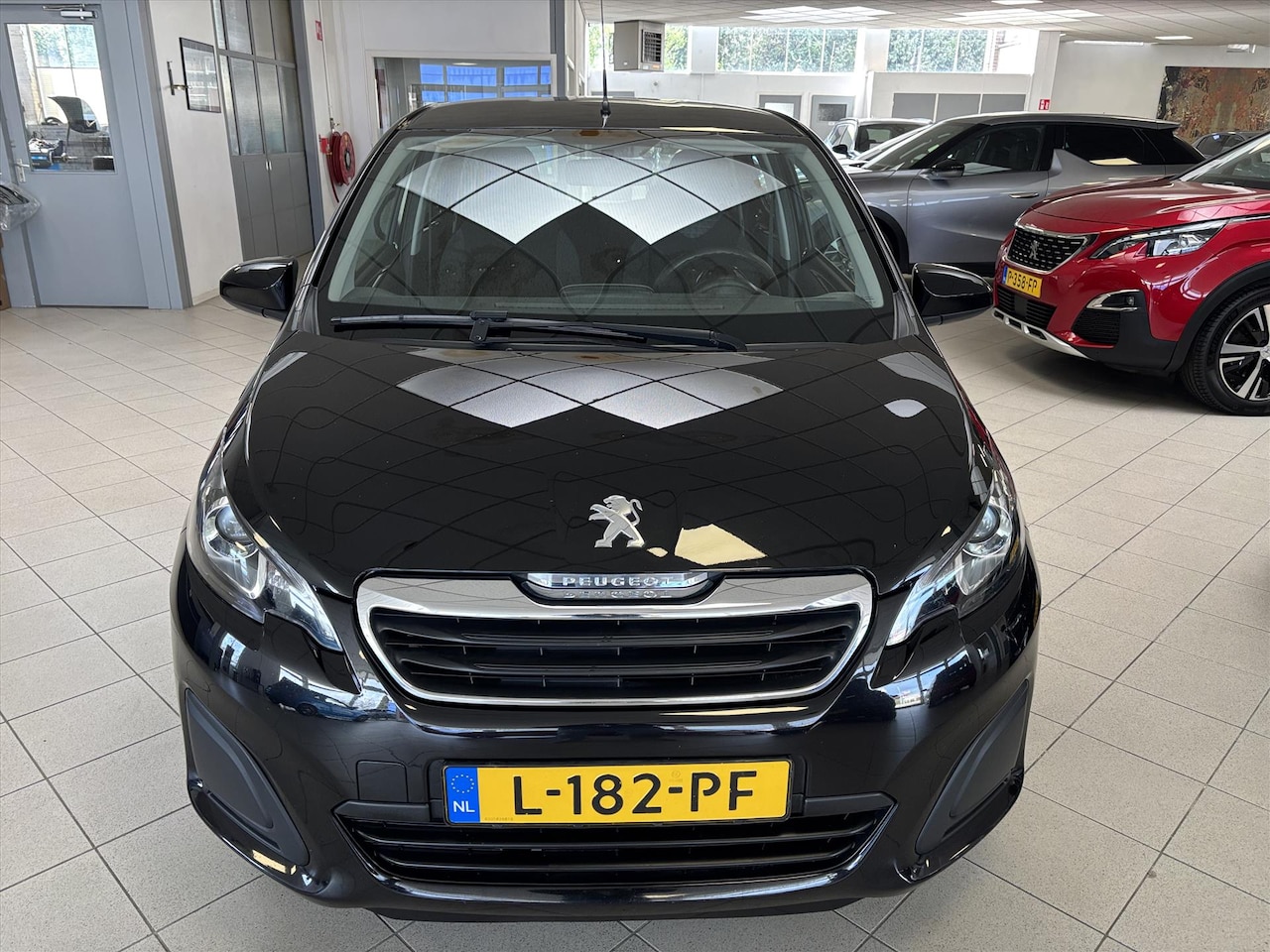 Peugeot 108 - 1.0 72pk 5D Active RIJKLAAR CAR PLAY NAVI - AutoWereld.nl