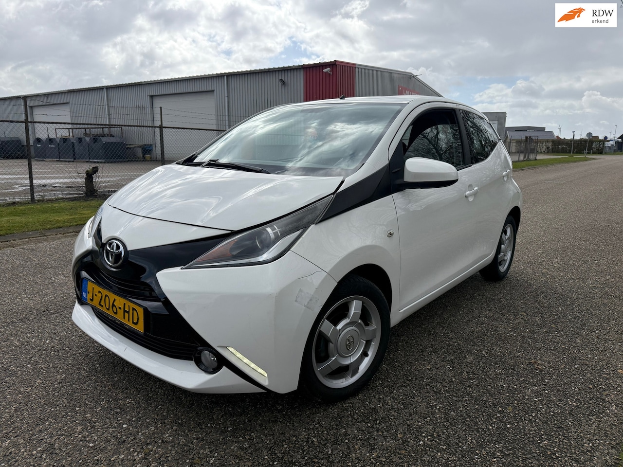 Toyota Aygo - 1.0 VVT-i x-wave AIRCO/APK 3-2027/CAMERA - AutoWereld.nl