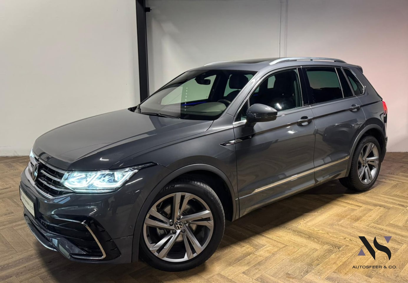 Volkswagen Tiguan - 1.5 TSI R-Line PANO KEYLESS VOL' - AutoWereld.nl