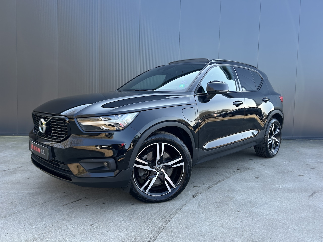 Volvo XC40 - 1.5 T5 Recharge R-Design 1e EIGENAAR PANO TREKHAAK ADAP CRUISE APPLE CARPLAY FULL LED NAVI - AutoWereld.nl
