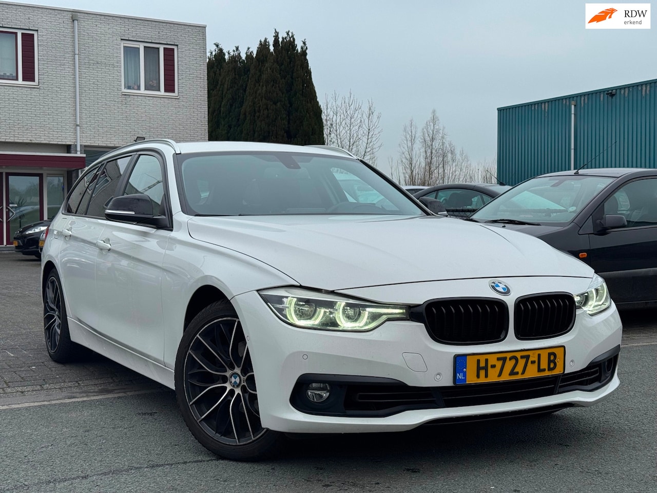 BMW 3-serie Touring - 318i High Executive/Automaat/Navigatie - AutoWereld.nl