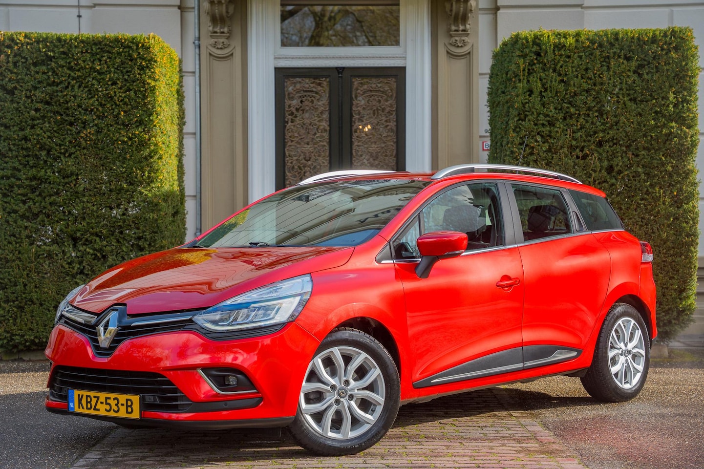 Renault Clio Estate - 1.2 TCe Intens 2E PAASDAG GEOPEND 10:00 - 16:00 - AutoWereld.nl