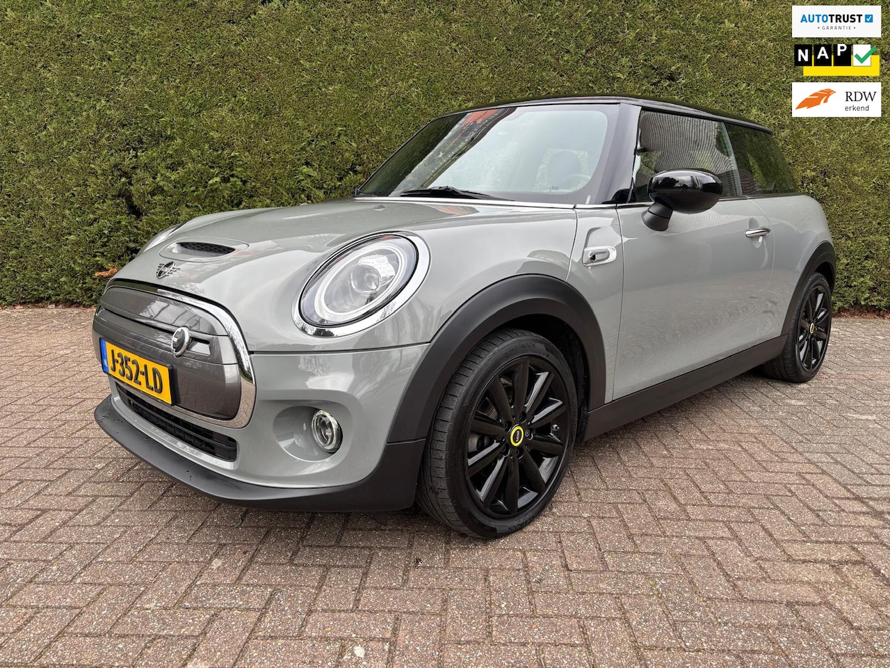 MINI Mini-Electric - Cooper SE electric 2020 93.000 KM, Carplay, PDC, Camera - AutoWereld.nl